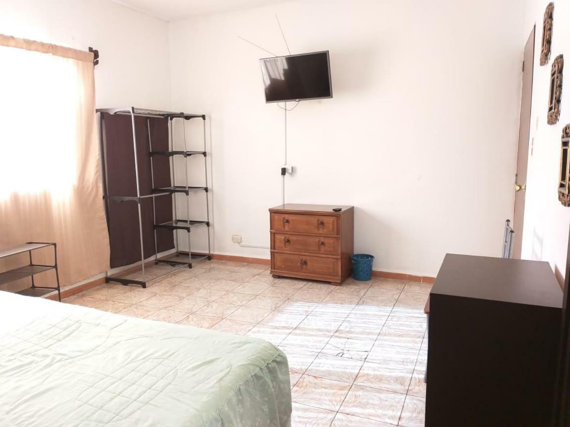 Julio House Hostel Leon Bagian luar foto