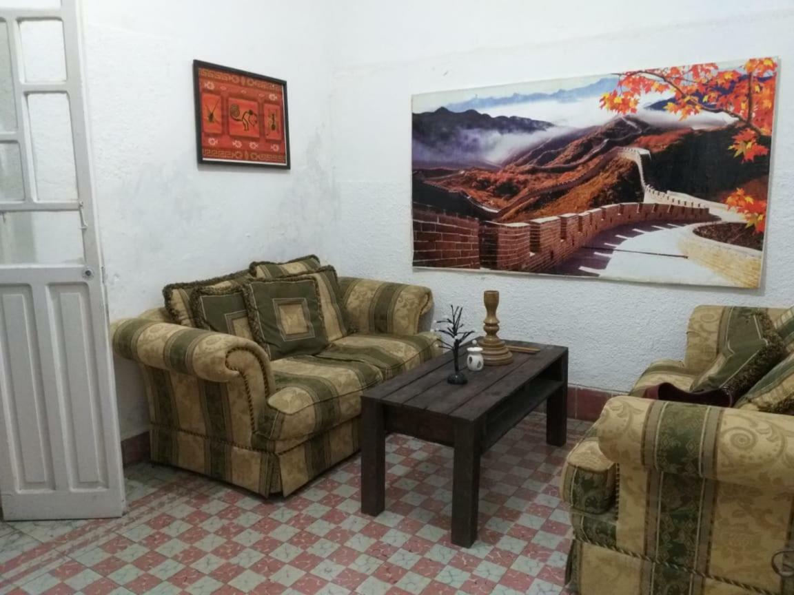 Julio House Hostel Leon Bagian luar foto