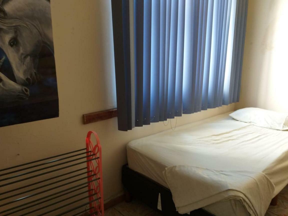 Julio House Hostel Leon Bagian luar foto